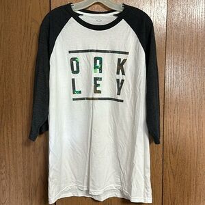 Oakley men’s quarter length t shirt